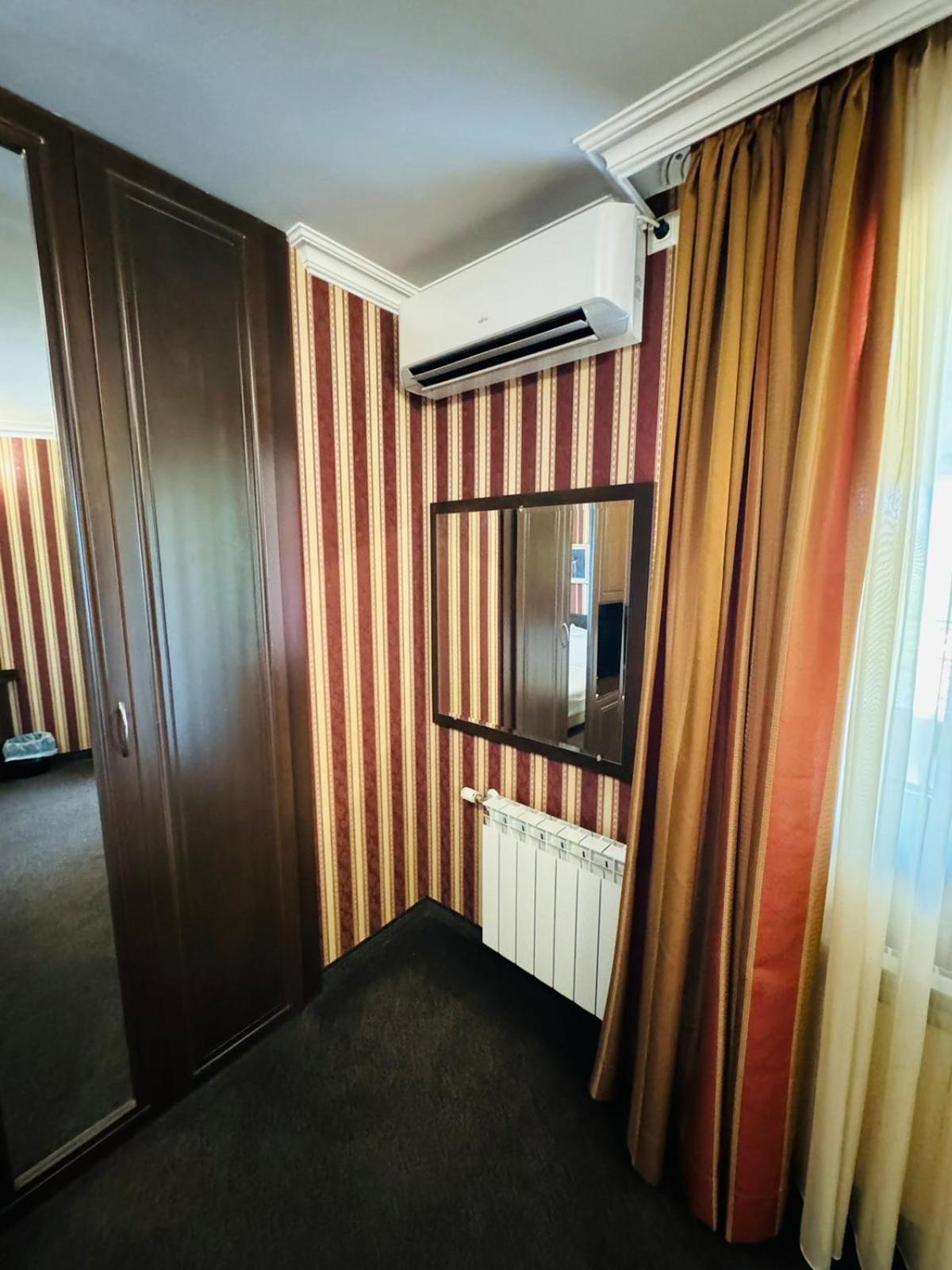Hotel-Restaurant Almond Karlovo Eksteriør bilde