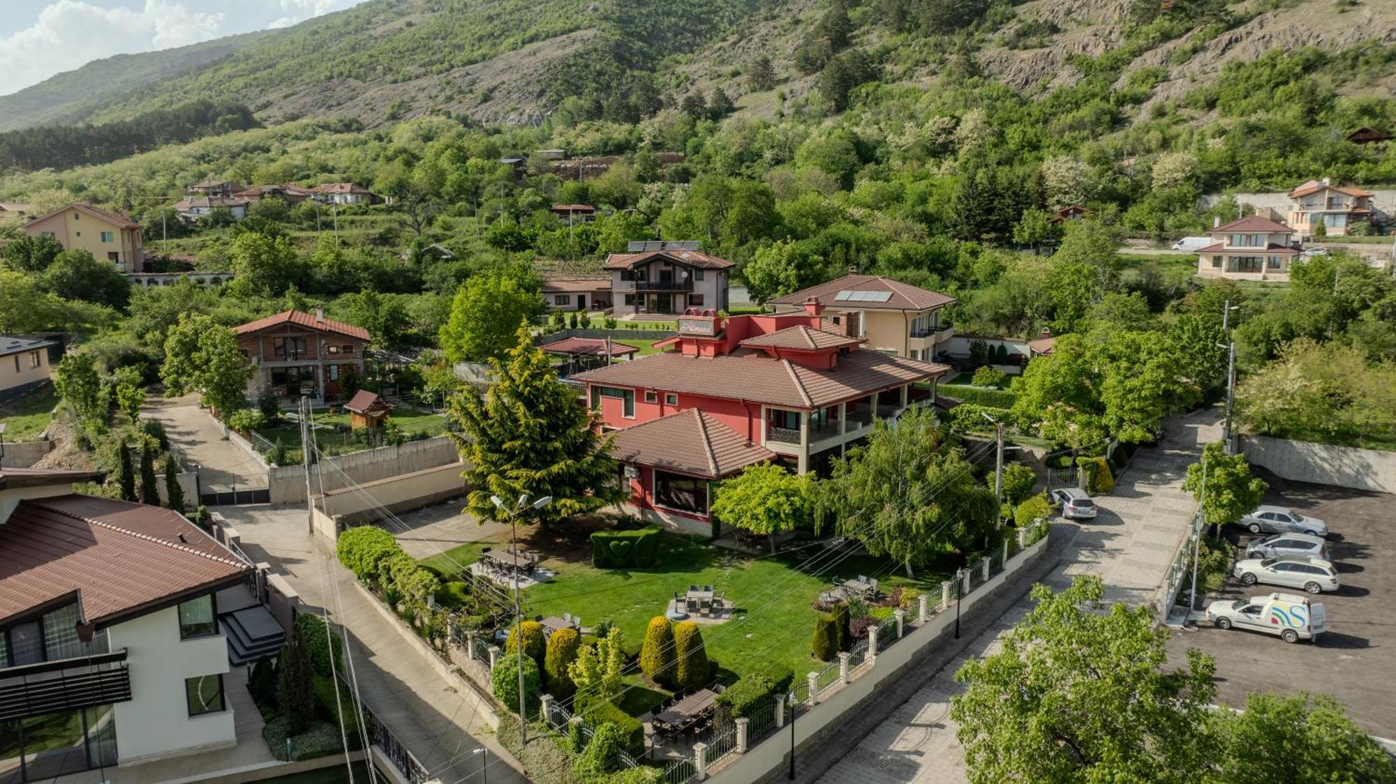 Hotel-Restaurant Almond Karlovo Eksteriør bilde