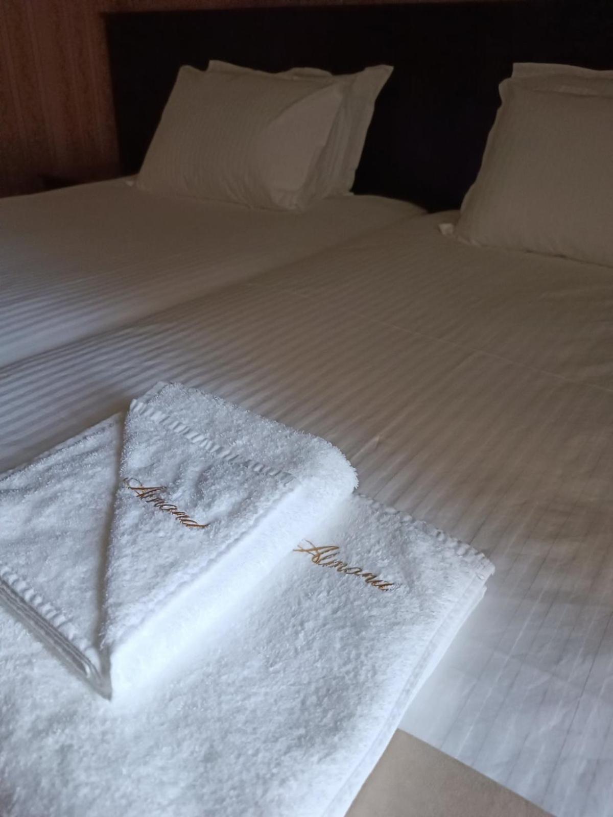Hotel-Restaurant Almond Karlovo Eksteriør bilde